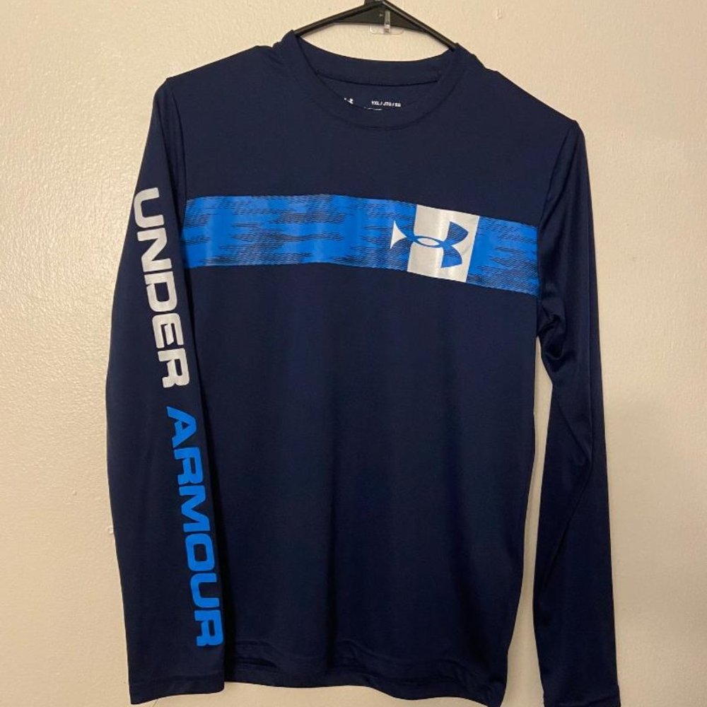 Boys Under Armour long sleeve shirt excellent condition size XL